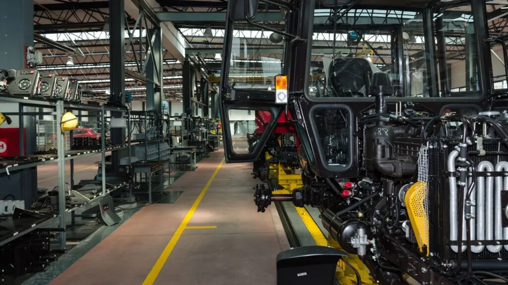 tractor-factory-1024x576